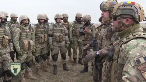 Eagle Warrior 25 Se află în plină desfășurare la Batalionul 341 Infanterie ”Constanța” a doua ediție a exercițiului Eagle Warrior 25. Alături de militarii dobrogeni participă aproximativ 120 de militari francezi din Grupul de Luptă NATO din România. ➡️ Vă reamintim că emisiunile Jurnal Militar pot fi ascultate la România Actualități sâmbătă, ora 9.05 și la toate posturile teritoriale din rețeaua radioului public, astfel: * Cluj - sâmbătă, ora 9.05, * Tg. Mureș - sâmbătă, ora 9.05, * Reșița - sâmbătă, ora 13.15, • Iași - sâmbătă, ora 15.30, * Brașov - sâmbătă, ora 16.30, * Timișoara - sâmbătă, ora 19.05 * Tg Mureș -Katonai Hirado (emisiune în lb. maghiară) - luni, ora 6.40 * Cluj- Katonai Hirado (emisiune în lb. maghiară) - luni, ora 6.40 * Constanța - luni, ora 18.30, * Craiova - luni, ora 19.30 Redacția Ora Armatei realizează și emisiunile: Vești de acasă - vineri, ora 13.20 - Radio România Internațional 2 Feciori la Oaste - sâmbătă, ora 10.00 - Radio România Antena Satelor #jurnalmilitar #redactiaoraarmatei 