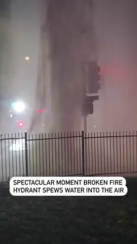 Firemen in Los Angeles, California, got “absolutely drenched” after a broken fire hydrant spewed water high into the air on Thursday, February 13, according to a local resident. This footage was captured by Jesse Nelson, who said that water shot “hundreds of feet in the air” after a car crashed into a fire hydrant, knocking it over. Nelson said that the firemen were eventually successful in shutting off the water. #news #losangeles #firehydrant