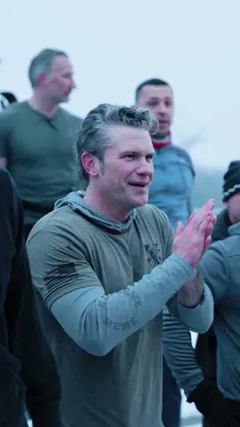 Pete Hegseth doing some PT with the Soldiers and Marines in Poland. The military respects the Secretary of Defense once again. 🇺🇸🫡 #PeteHegseth #Military #💪  #MAGA 
