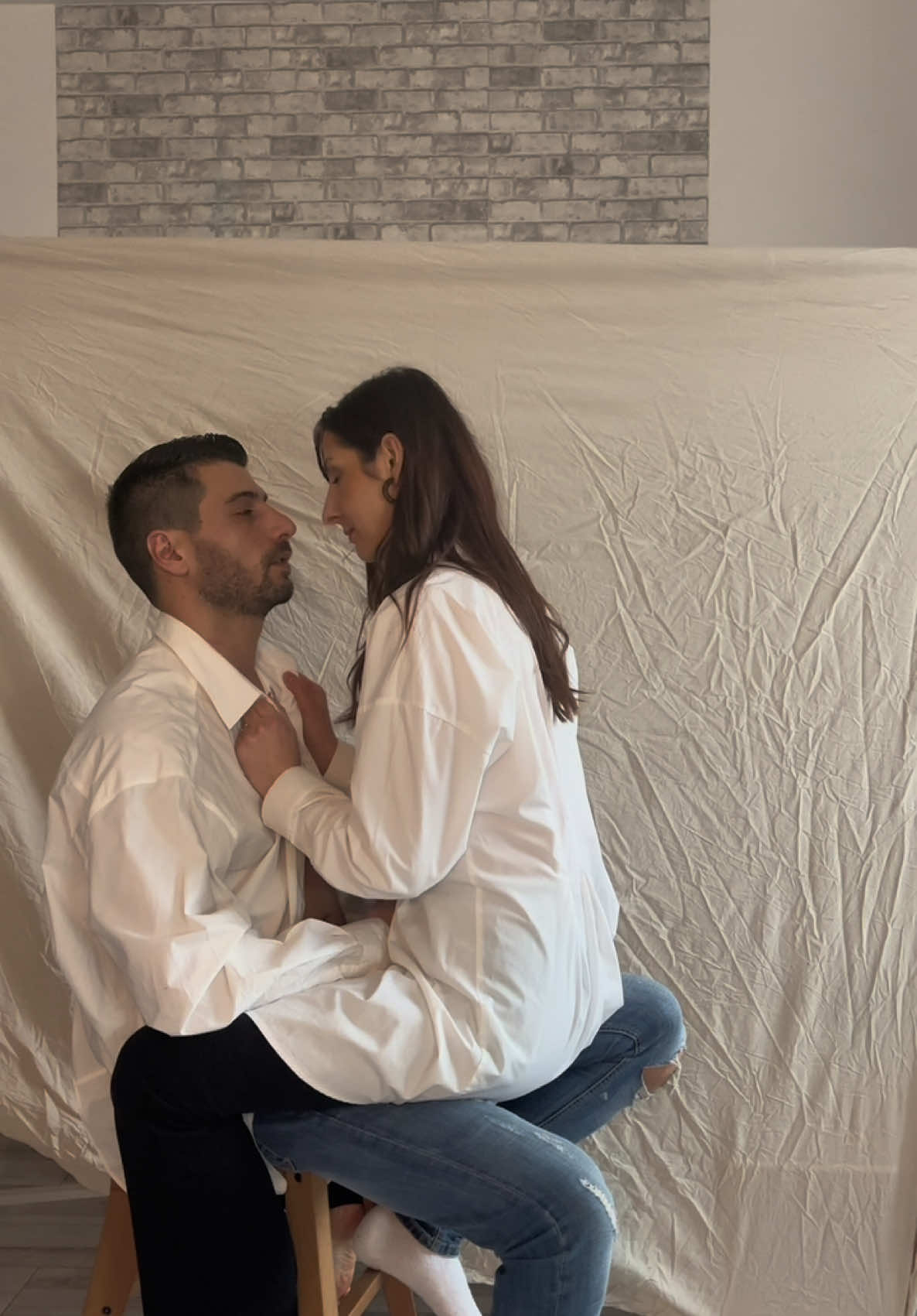 Les photos sur instA @agathe_dcn ❤️ toujours avec l’homme de ma vie  @RonanLeGofff ❤️ Shooting by @Marie.bl_photographie ❤️ #photography #ValentinesDay #couolegoals #couple #photocouple #reallife #amour #Lifestyle #projet #backstage 
