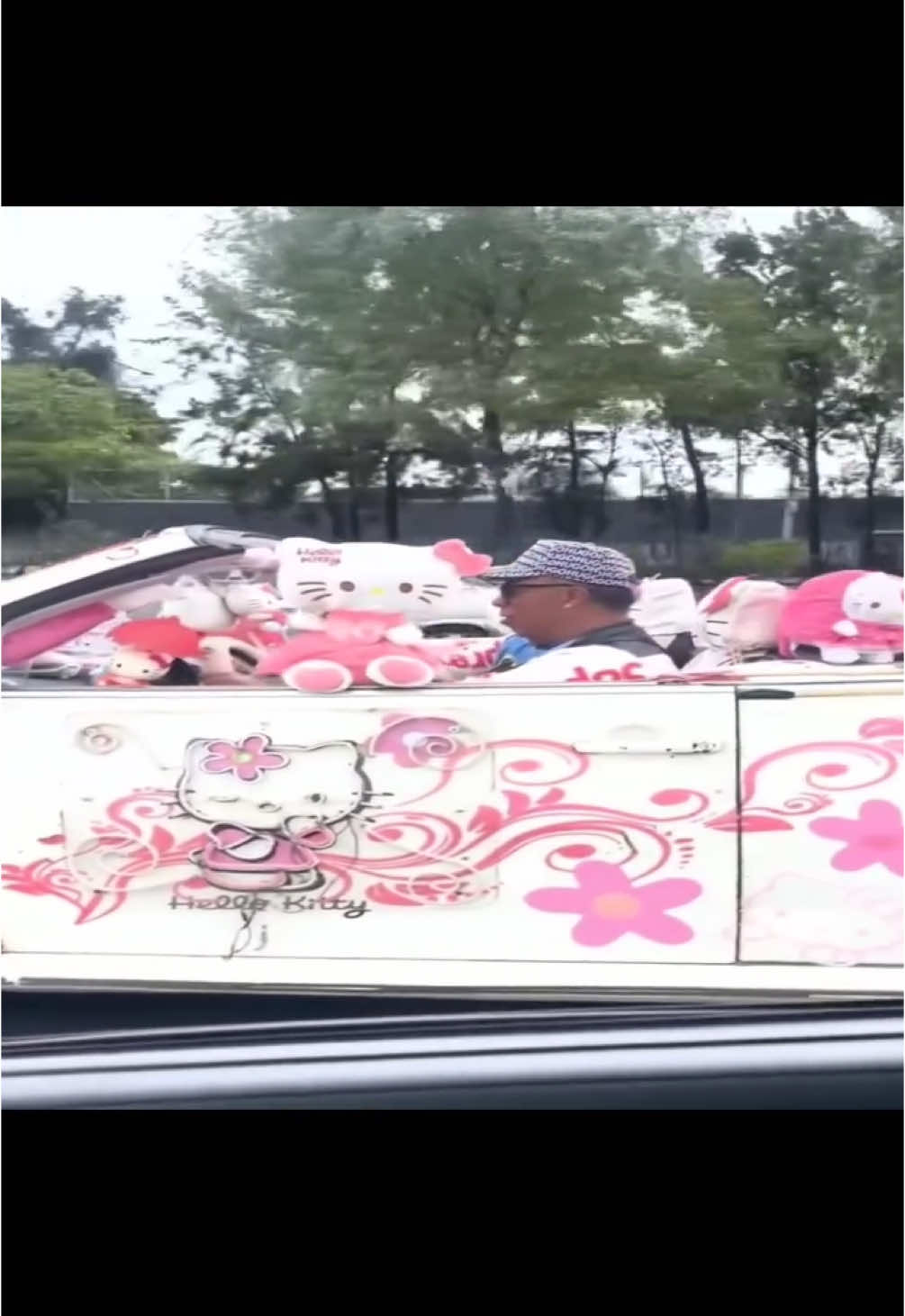 hello kitty whip🚗 (song: ilyTOMMY - pretty ho3) #ilytommy #fyppppppppppppppppppppppp #fypppppppppppppp #explore #explorepage #hellokitty #hellokittylover #cartok #carmusic #lol #jerk #hoodtrap #viralvideos #tiktok #underground #lofihiphop #car #carsoftiktok #hellokittyandfriends #kuromi #mymelody #kawaii #foryoupage #explor #carslover #phonk #meme #pinterest #forherpage #chillrap 