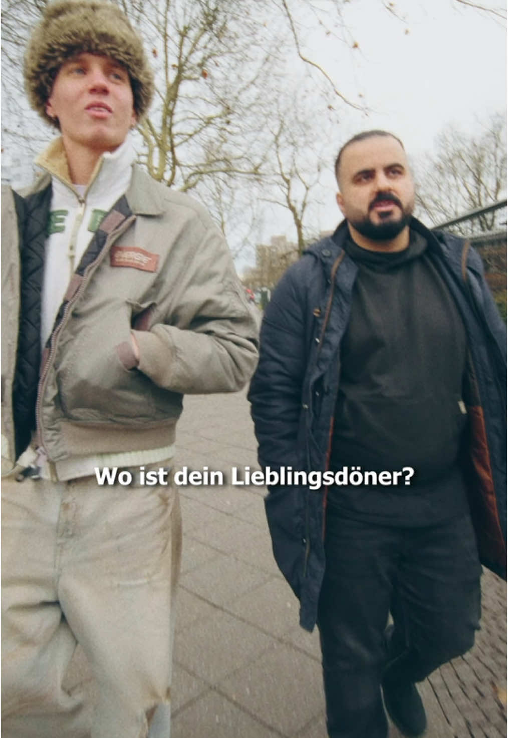 First: die Döner-Frage klären. Second: über die aktuelle Lage sprechen. 🤝 Ganze Episode jetzt auf YouTube. 