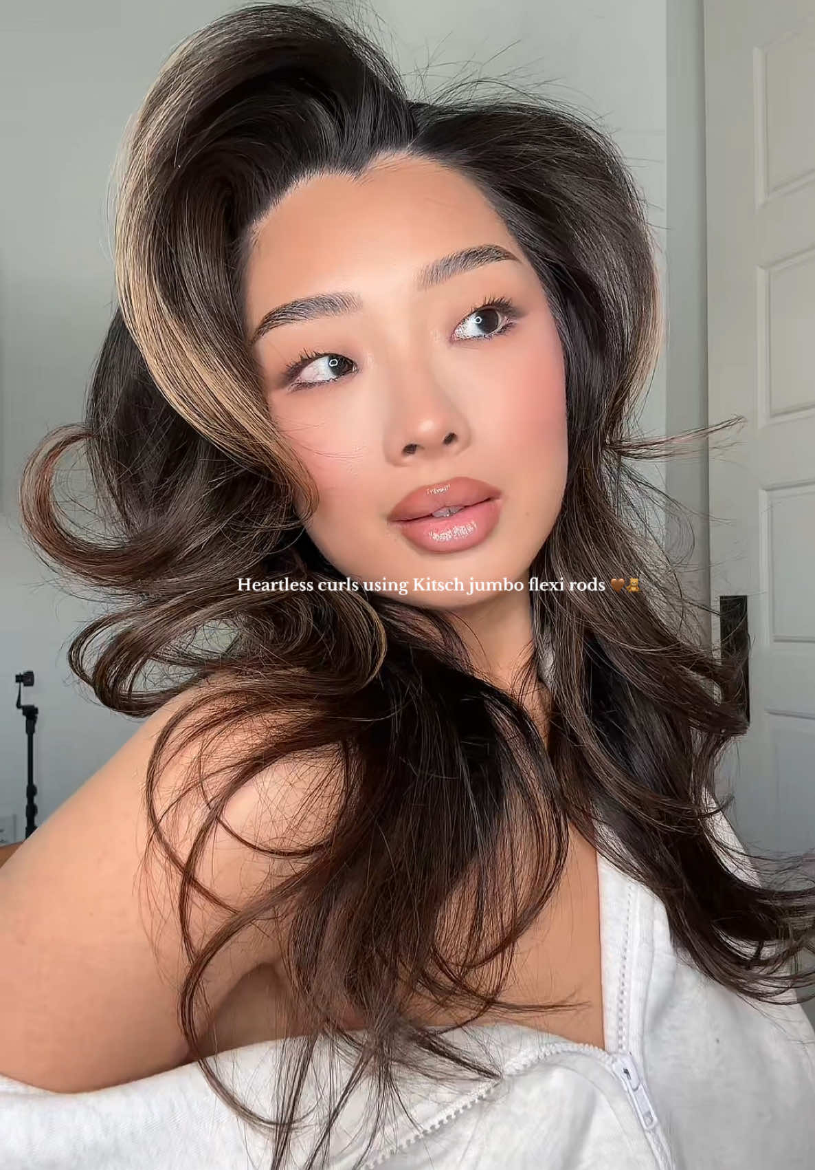 And it’s ON SALE FOR AROUND $10 🤎🤎 #heatlesscurls #heatlesscurlsovernight #heatlesshairstyles #voluminoushair #bighair #thickhair #curlyhair #curls #kitsch #satin #flexirods #hairstyle #overnightblowout #blowout #overnightcurls #tiktokshoprestock #tiktokshoploveatfirstfind #tiktokshopspringglowup #lovelanguage #spotlightfinds #kitschgalentinesday #galentinesday #ValentinesDay @Kitsch LLC 