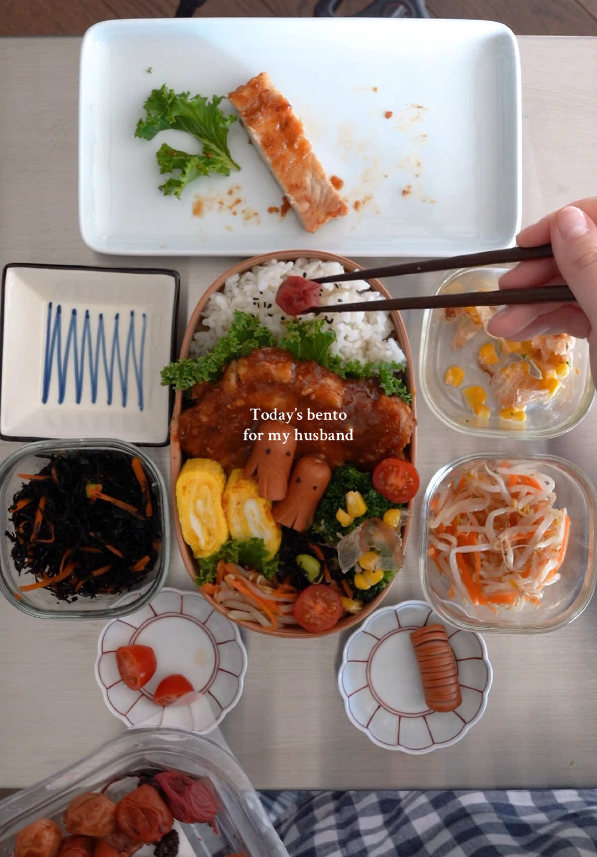 Today’s bento for my husband🐻 Grilled pork loin with savoury sauce 🥩  . . #お弁当 #弁当 #旦那弁当 #お弁当記録 #毎日弁当 #お弁当記録 #毎日弁当 #曲げわっぱ弁当 #夫婦の日常 #海外生活 #簡単料理 #主婦 #主婦の日常 #bento #obento #bentobox #japanesefood #lunchbox #lunch #lunchboxideas #bentoinspo #homecooking #healthyeating #packinglunchformyhusband #tiktokcookbook #cutebento #worklunch 