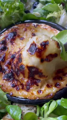 Honey Brûlée Camembert 🧀 Here's the details to serve two 👇 Salad Dressing: 4tbsp extra virgin olive oil 2tbsp balsamic vinegar 1-2tsp runny honey 1tsp wholegrain mustard Juice from 1/3 lemon 👉 Mix everything together well, taste and adjust to your liking. 👉To make the salad I tossed some mixed leaves together with a chopped avocado, a big handful of blueberries and some oversized croutons - all finished with this balsamic-y dressing. Honey Brûlée Camembert: 250g camembert cheese wheel 2tbsp runny honey 1tbsp demerara sugar 👉 Preheat the oven to gas 5/190c. Cut the top rind off of the camembert and drizzle over the honey. Finish with the sugar and bake for approx. 10-12mins until soft and gooey inside. Remove from oven. 👉 To brûlée the top, either pop under the grill for 3-5mins keeping an eye! Or use a blow-torch. Leave to one side for a few mins for the top to harden before nestling into the sharing salad. #camembert #brie #cheese #meltedcheese #cheesepull #brulee #cremebrulee #cheesebrulee #honey #salad #cheesesalad #saladrecipe #sidedish #cheesedip #whattocook #whattoeat #foodvideos #FoodTok #realfood #realfoodie 