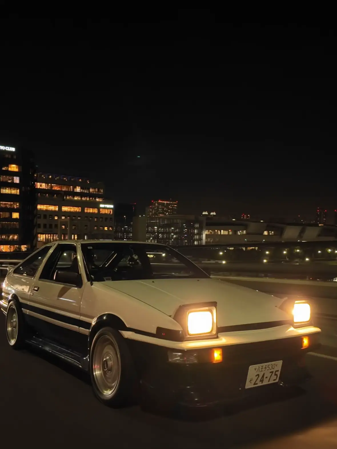 昭和の車で夜の都内最高すぎ🫡📸 #initialdedit  #ae86 #trueno #initialdanime  #initialdcar  #hachiroku #ae86trueno#eurobeat #animeedit #animesong #anime #cars #jdm #jdmcarsoftiktok #toyota #fyp: #fyp #viral #foryou  