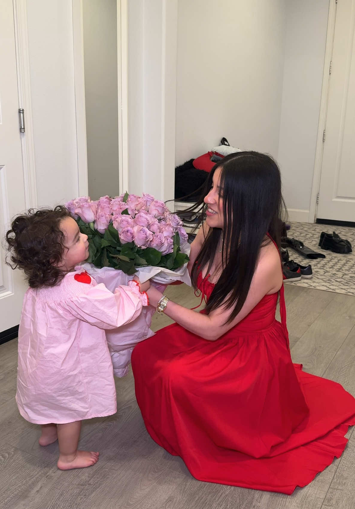 Daddy did such a great job with the flowers, he did them himself 😍♥️ #valentines #viral #trending 