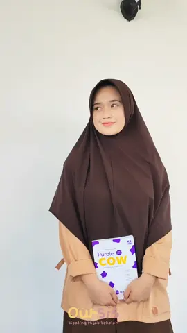 Sista ke sekolah tanpa beban? 🙄Bisa banget! tampil simpel tapi tetep pede. Belajar tenang, gak perlu mikirin yang lain! pakai hijab dari oursis yaaa😍 #instan #hijabviral #anaksekolah