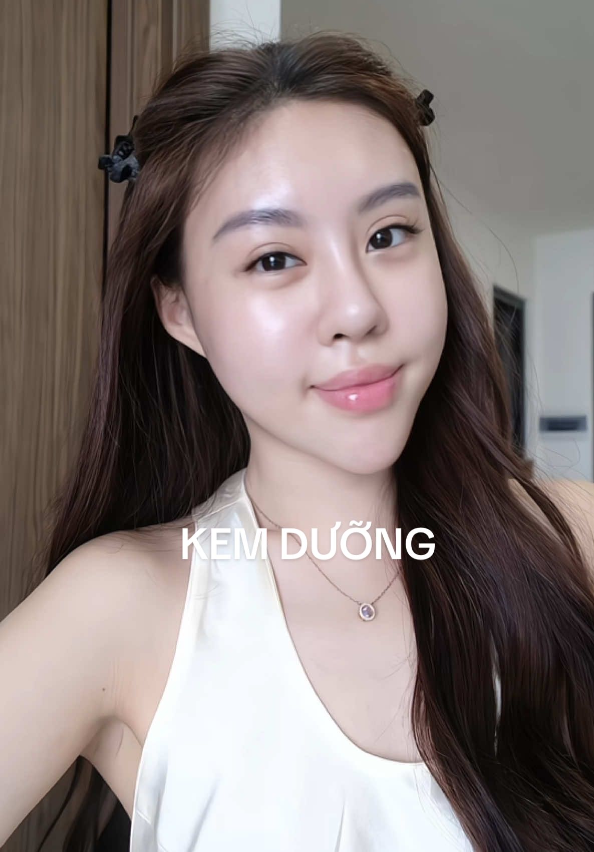 Gần như Nhung đã đổi hết kem dưỡng sang dạng gel vì vừa thẩm thấu nhanh và không gây bí da, và quan trọng là em này giữ ẩm rất ổn nhen #watergel #garnier #vuhongnhung 