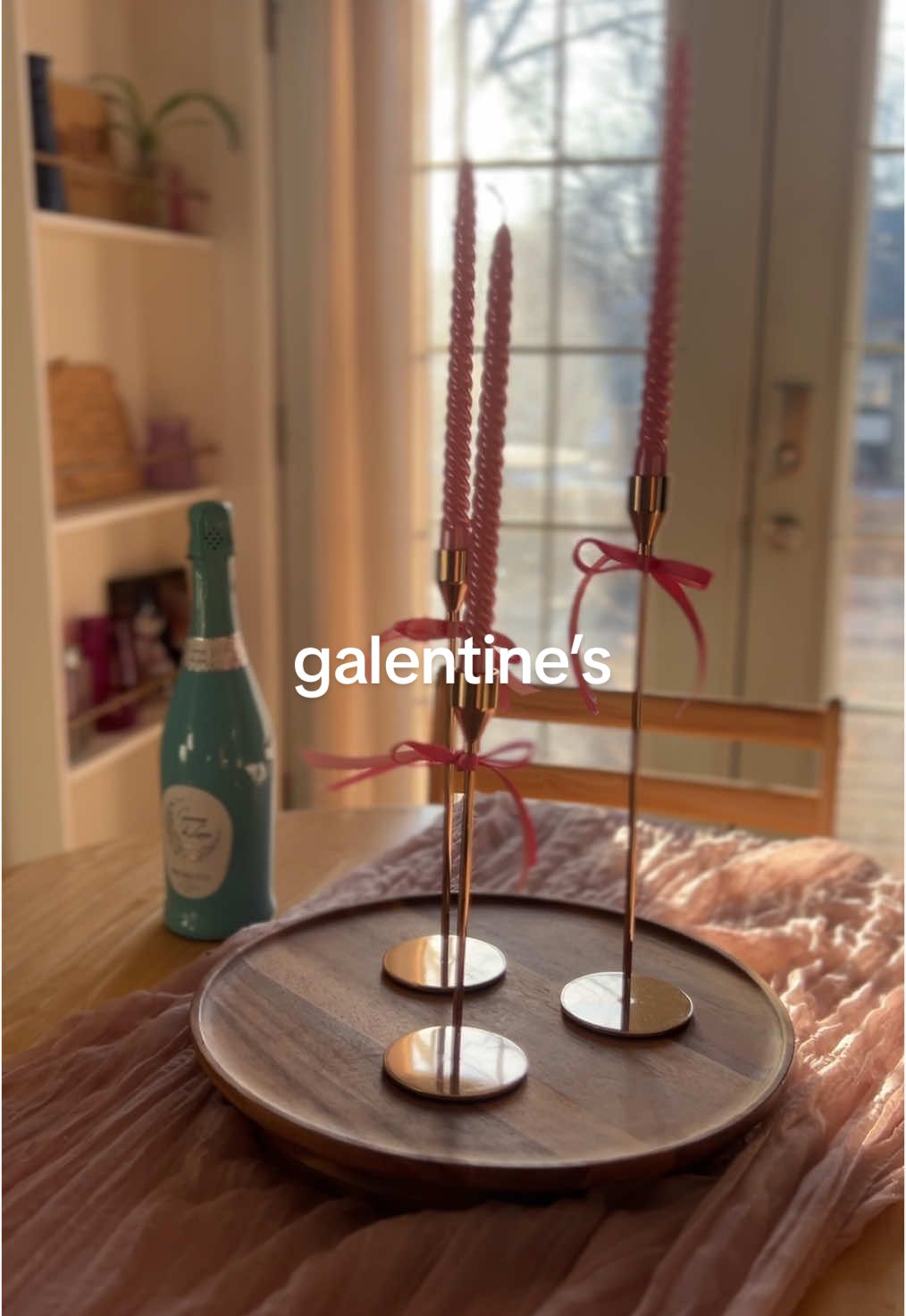 Happy Galentine’s 💞 to celebrate the women that keep me going!! 🍾🎉  #galentines #galentinesday #ValentinesDay #valentines #dinner #dinnerparty #ideas #decoration 