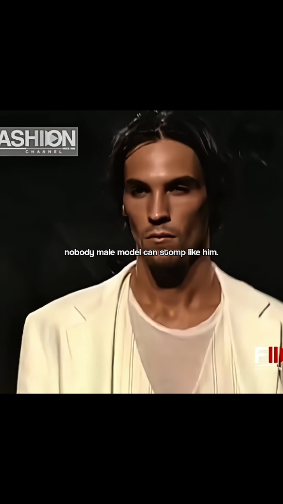 #ScottBarnhill for #Versace mens ss 03 #scottbarnhill #model #malemodel #topmodel #horsewalk #Runway #runwaywalk #fashion #fashionshow #highfashion #2000s #fyp  [ ib : @00sfashions ]