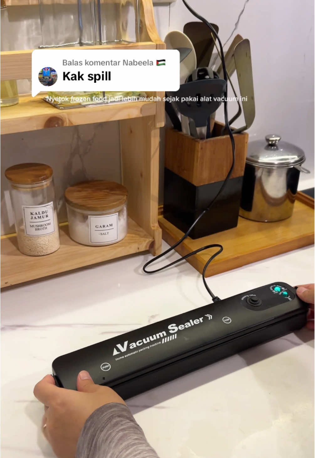 Membalas @Nabeela 🇵🇸 Vacuum sealer ga sampai 100k tapi mantep banget buat nge vacuum stok makanan kayak gini  #vacuum #vacuumsealer #vacuumlistrik #fyp #alatvacuum 