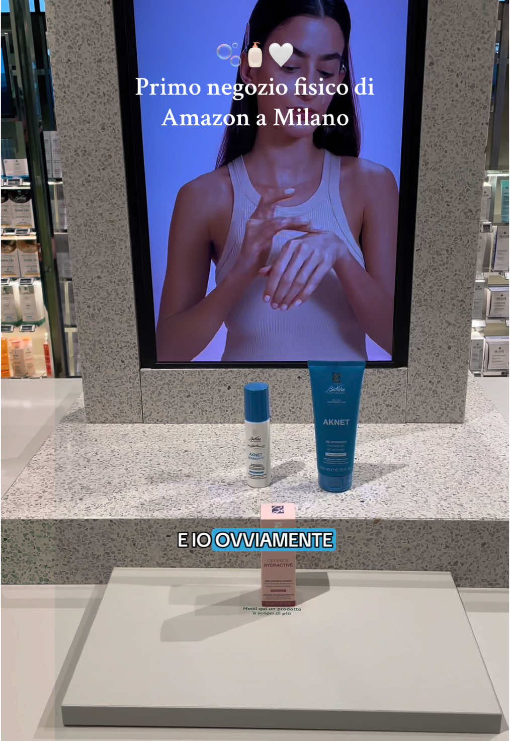 Primo negozio fisico di Amazon a Milano con prodotti beauty e skincare ✨🫧🧴 Volete vedere cosa ho acquistato nel prossimo video? 🤍 #amazonbeauty #negoziofisico #milanoitaly #beauty #skincare #amazonproducts 