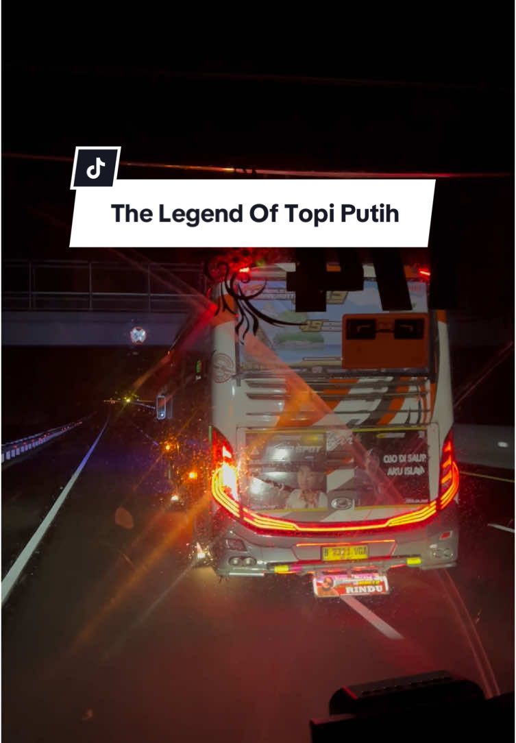 The Legend Of Topi Putih, Siapa beliau? 👀 sudah tidak di ragukan lagi skill nya #explorebuslovers #poharyanto #poharyantomania 