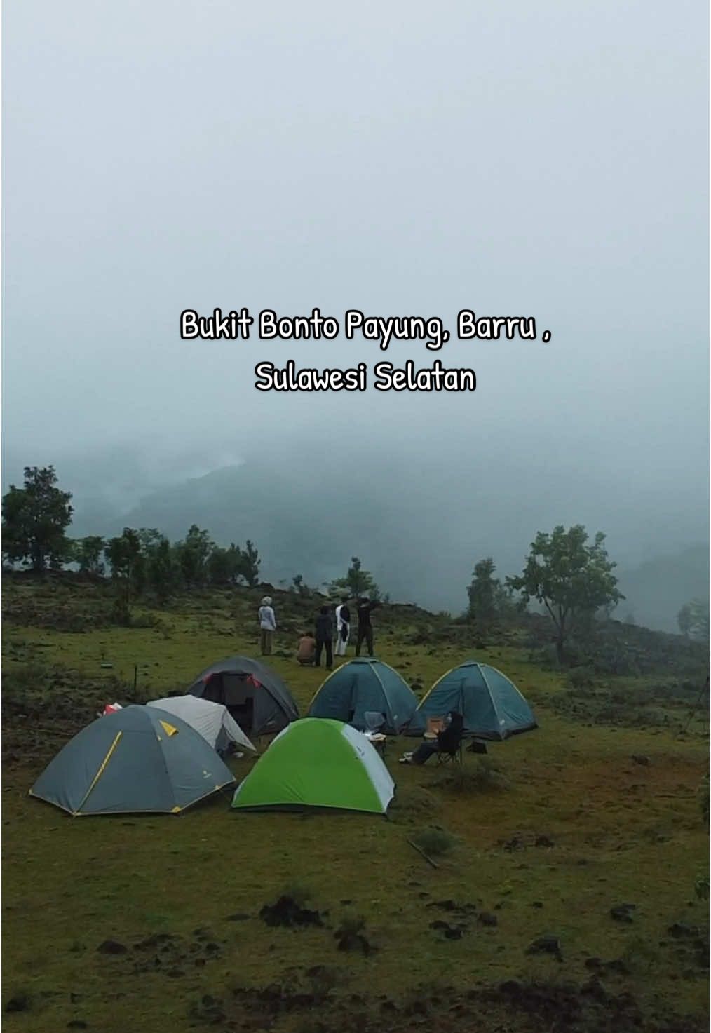 take time to enjoy fun things🏕️⛰️💦☁️⛺️ 📍Bukit Bonto Payung, Desa Pujananting, Kab. Barru, South Sulawesi  #bukitbontopayung #pujananting #pujanantingbarru #hiddengems #explorebarru #exploresulsel #visitsulsel #campvibes #tripsulsel #barrukeren 