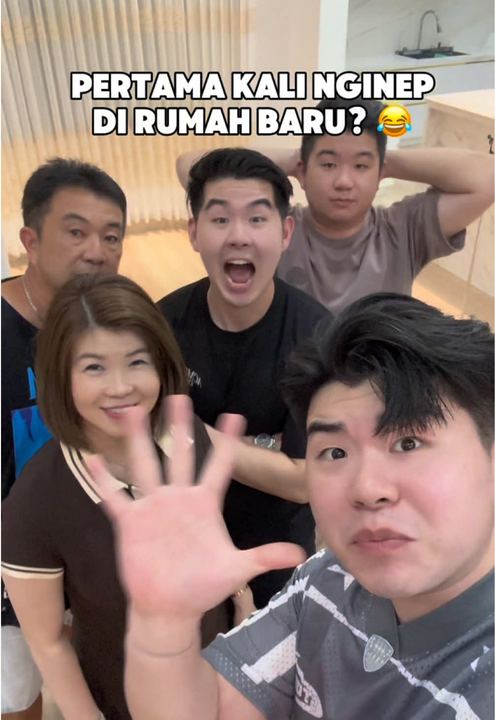 AKHIRNYA NYOBAIN JUGA NGINEP DI RUMAH BARU! Kira-kira next tambahin apalagi ya? 🤔🤔🤔 #thewinaldy #mamifenfen #winaldyfamily #familytok #housetour #turu 
