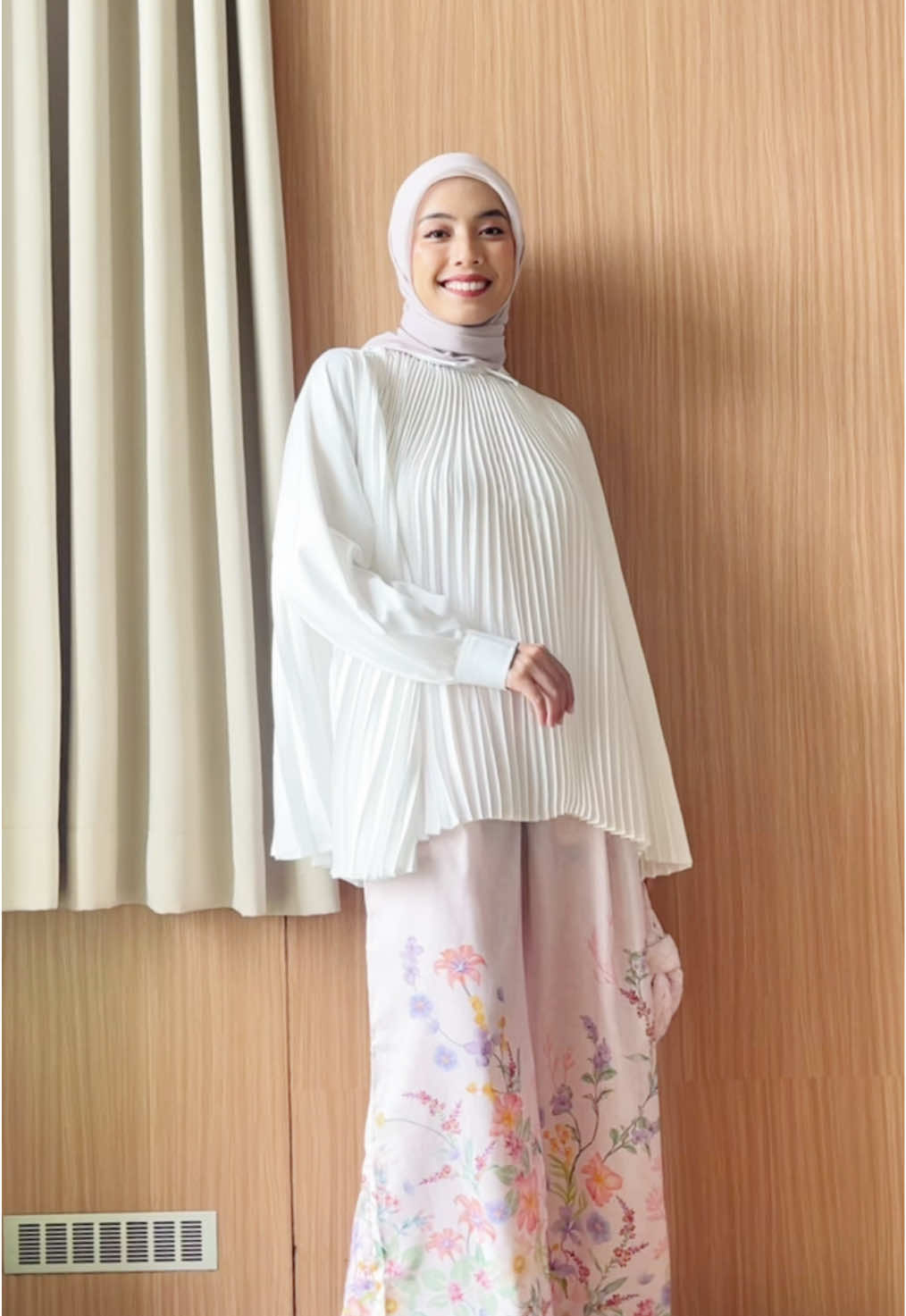 Persiapan outfit bukber sedari dini 😆🤍 #hijabchic #hcbabes #outfitlebaran #bukber #bajulebaran 