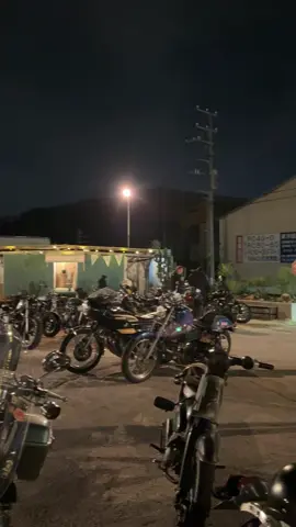 ここは美味しいホットドッグが食べれて、かっこいいバイクも見れる素敵な場所🤩 #ホットドッグ #グリーンナッツ 
