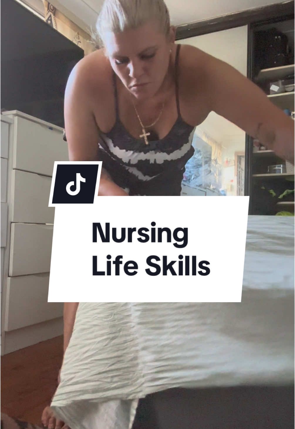 It’s literally an imbedded skill- I don’t remember how I used to make a bed before nursing 😆 #nurse #nursestiktok #fyp #aussie #CleanTok #housereset 