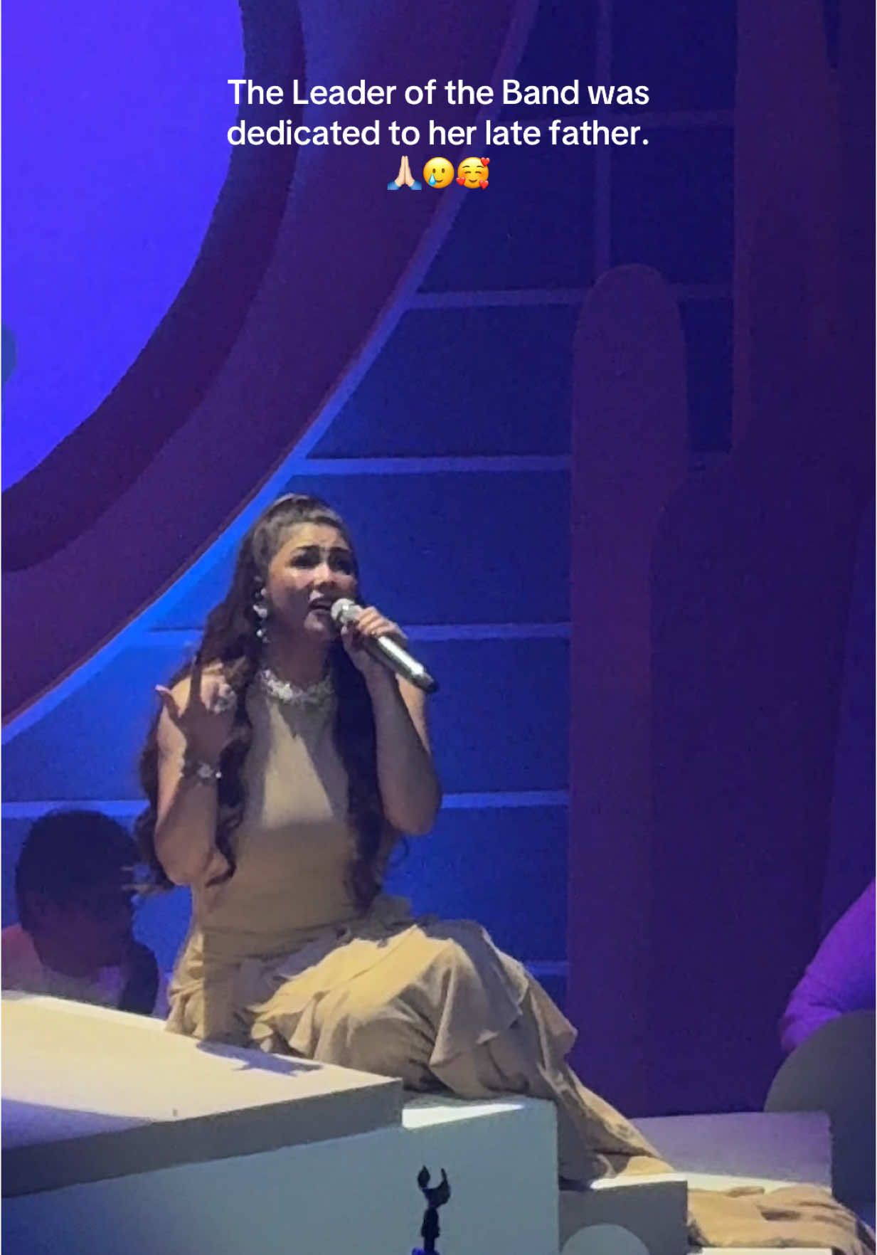 The Leader of the Band was dedicated to her late father. #reset #reginevelasquez  @reginevelasquez59 