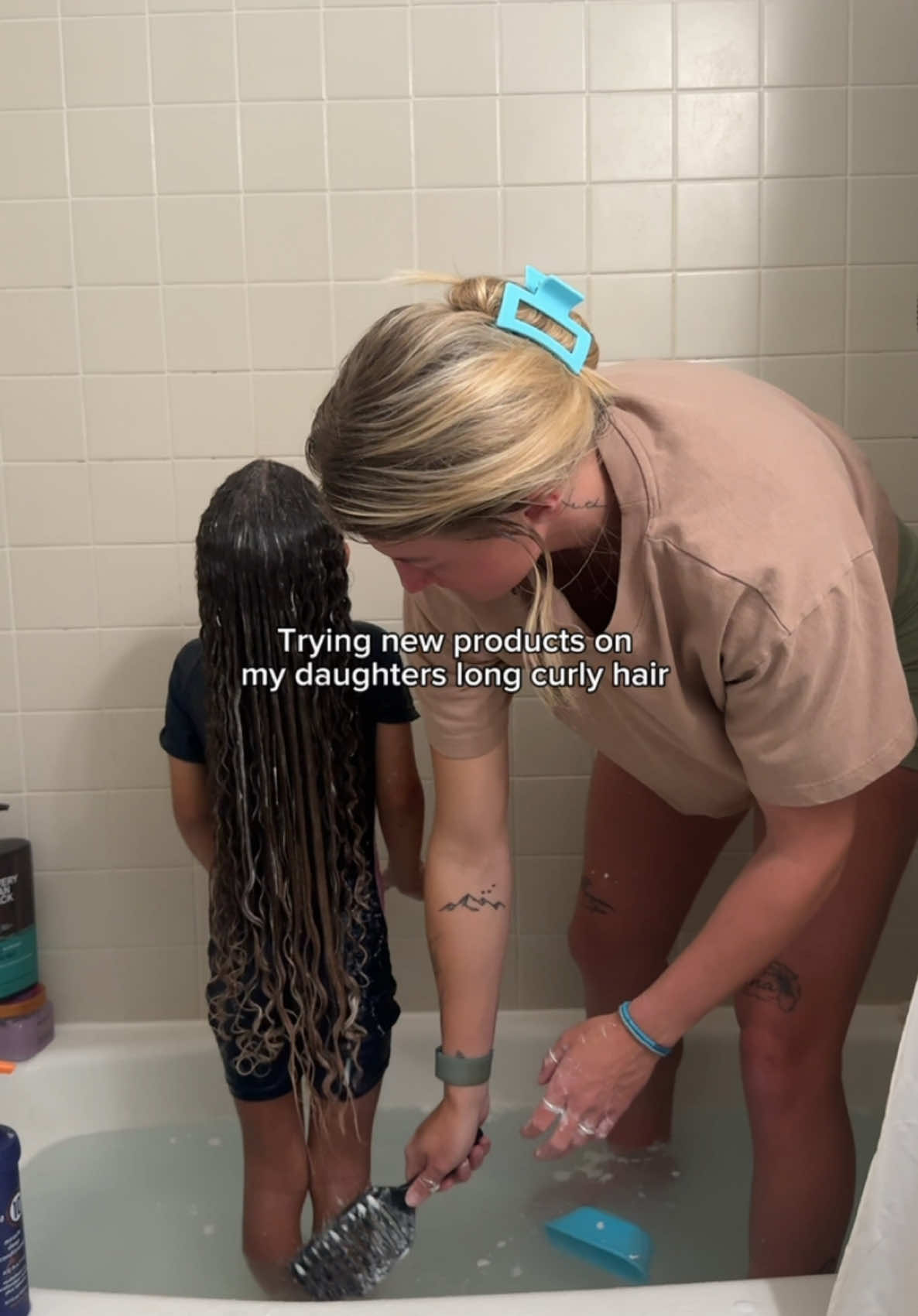 surprisingly impressed #familyvlog #hawaiitiktok #momanddaughter #curlyhair #hairwashday #curlyhairroutine 