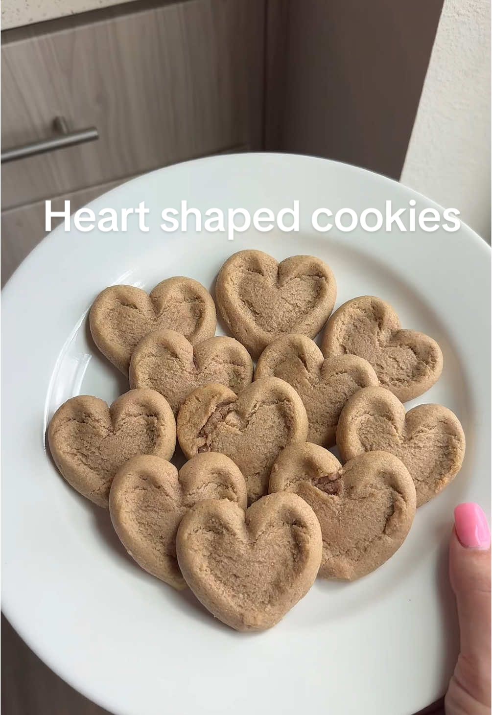 These cookies are so cute and were perfect for Valentine’s Day🩷🩷🩷 @Sweet Loren’s ✨ #heartcookies #sweetlorenscookies #valentinesdaycookies #glutenfreecookies 