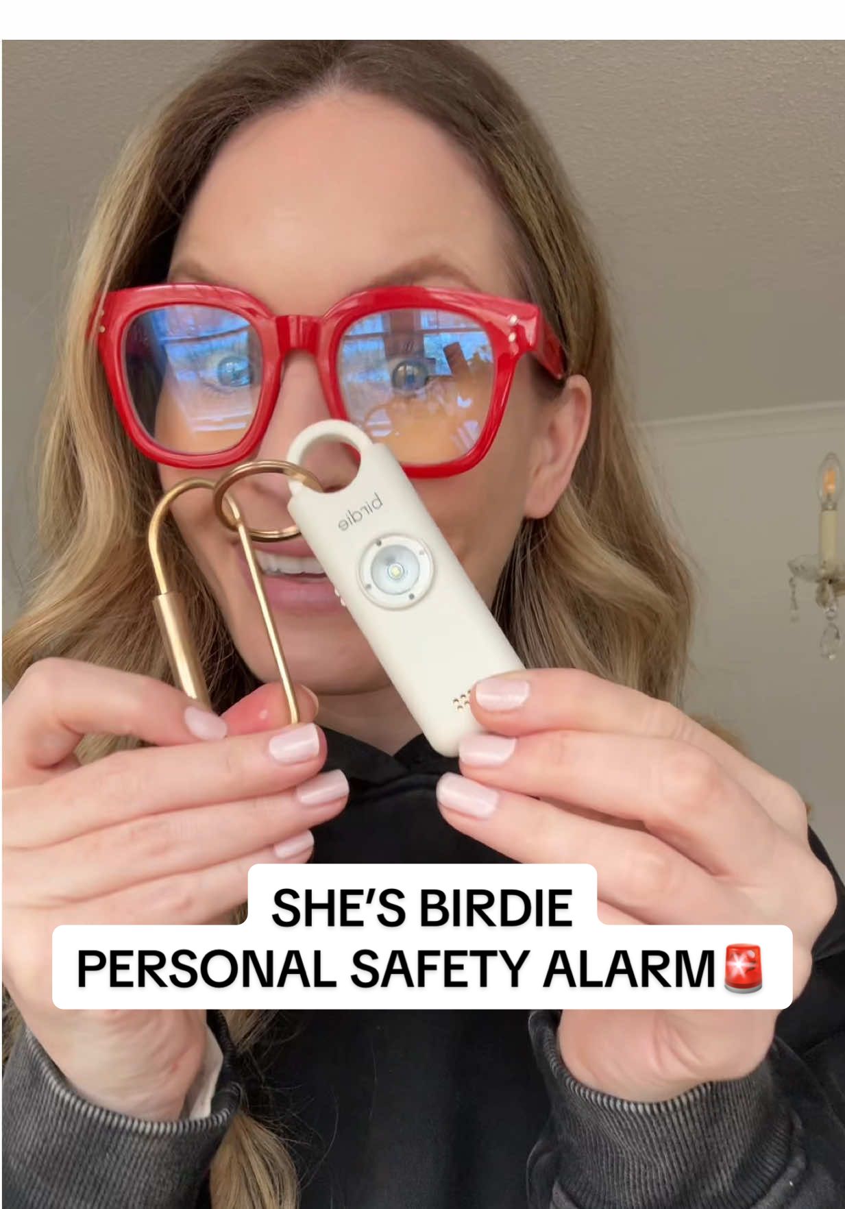 Everyone should have one of these! #personalsafety #safetyalarm #shesbirdie #shesbirdieflashsale #tiktokshopflashsale #selfdefense #safetyalarmkeychain #safetyalarm #giftsforher #gifts #woman 