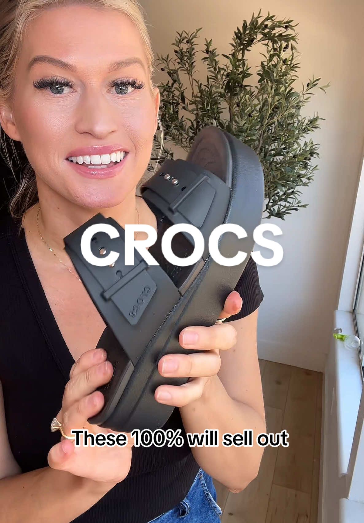 The most comfortable sandals I own!! #crocs #crocs4life #crocsgang #crocswithnosocs #platformcrocs #tiktokshopspringglowup #springglowup 