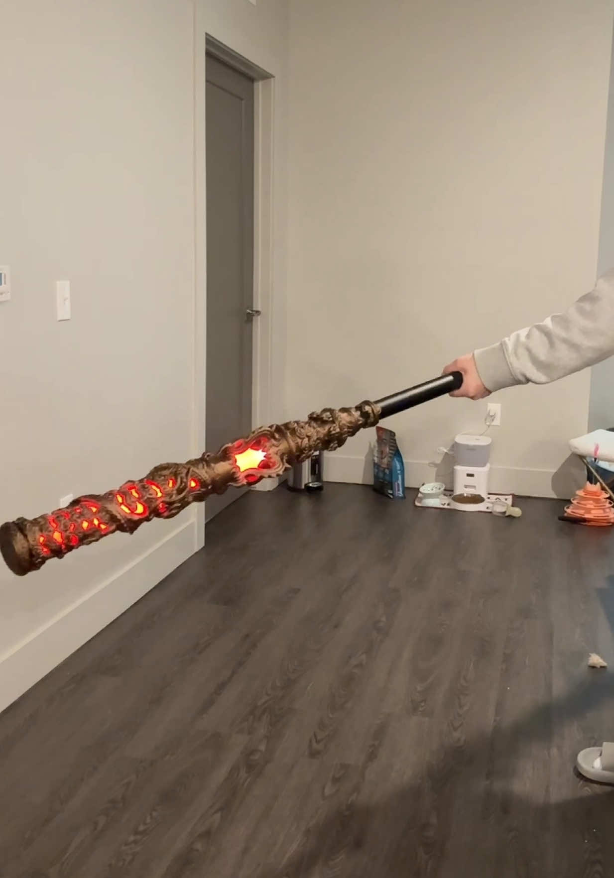 Who wants a 6’3’’ light-up & sound-effect Ruyi Jingu Bang? ⚡️ 3D-printed, bringing Sun Wukong’s legendary staff to life! Swing it and feel the power! 💬 Drop a comment if you’re in! If enough people are interested, I’ll start making them! #blackmythwukong #ruyijingubang #blackmyth #3dprinting #lightsaber #cosplay #wukong 