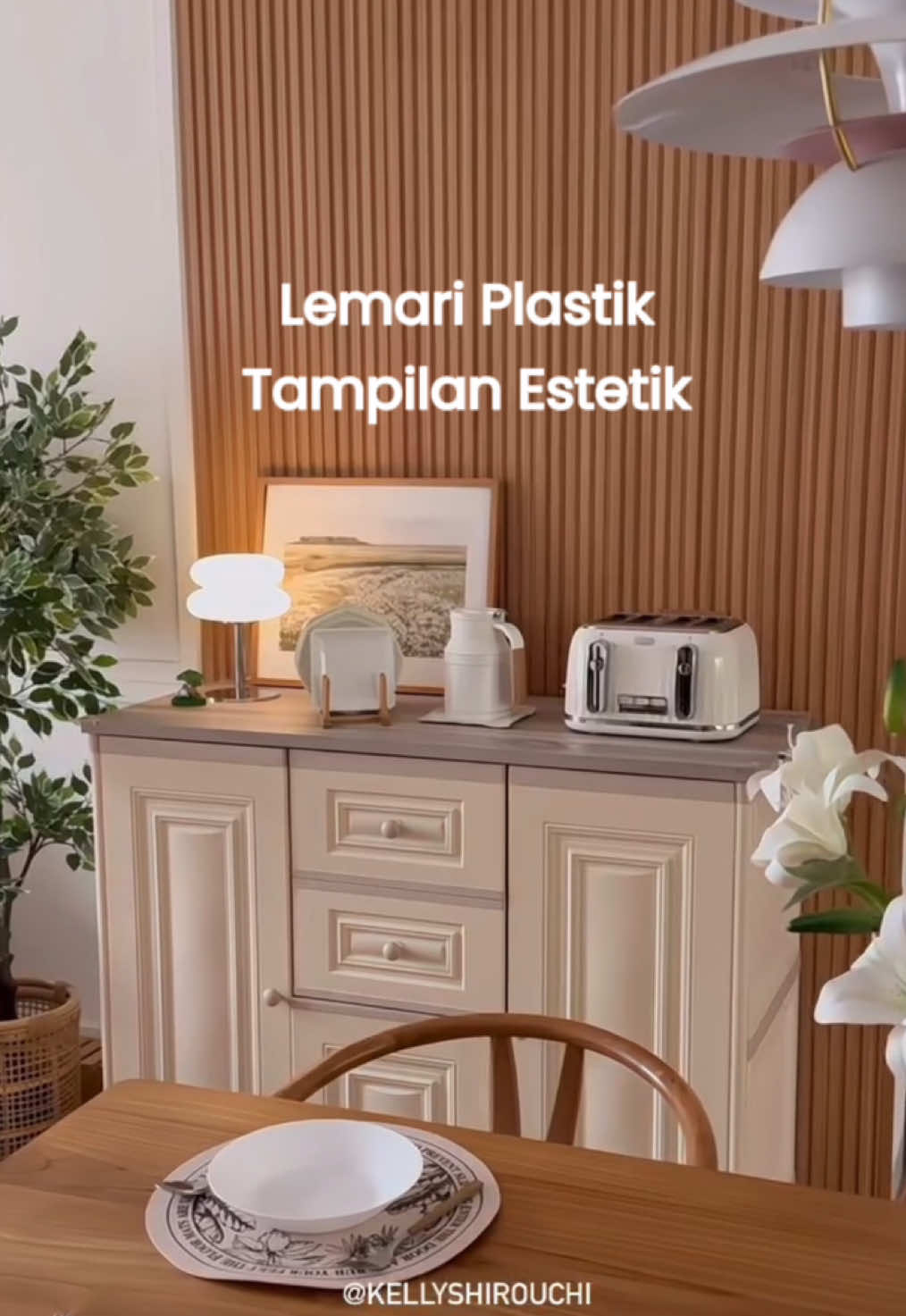 Back in stock, OTC Credenza dari Olymplast‼️ Sempet sold out terus karena banyak banget yang check out-in, akhirnya stock OTC Credenza ready kembali🥳✨ Gimana gak sold out terus, kalo designnya cakep banget, kapasitasnya besar, jadi bisa ditaruh di berbagai ruangan loh🫶🏻 bener-bener gak keliatan kalo dari plastik deh hihihi~ #olymplast #lemariminimalis #lemariplastik #lemaripakaian #lemaribaju #lemariolymplast