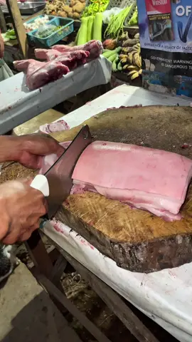 Sliced ng porkchop gamit ang heavy duty cleaver knife