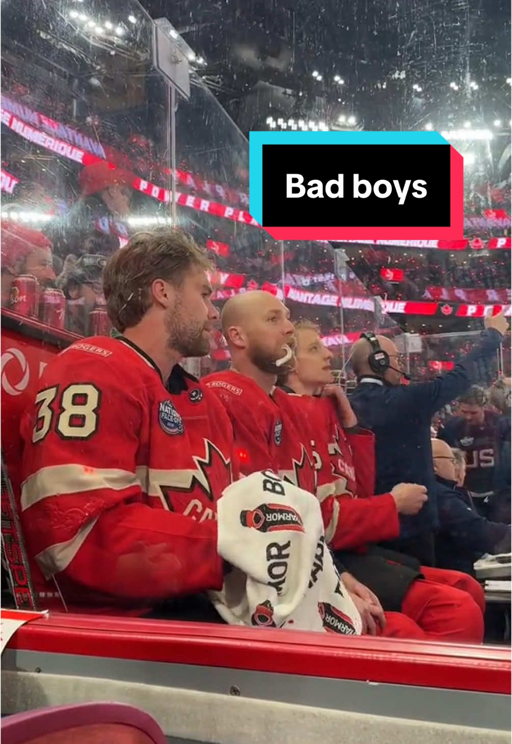 That start to the game wasn’t on our bingo card 😅 #hockey #hockeycanada #canada #4nationsfaceoff #canadavsusa 