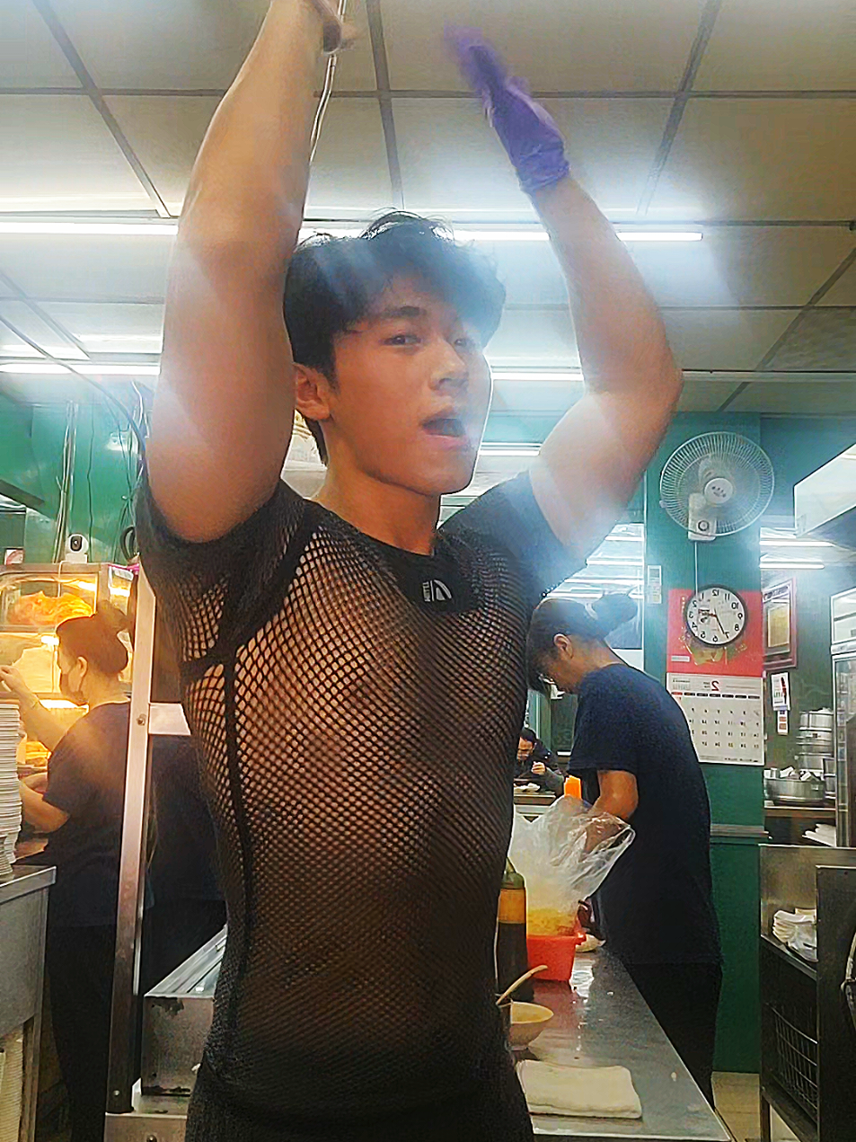 be a sexy oyster omelet chef 👨‍🍳  #ladygaga #abracadabra #taiwan #台灣🇹🇼 #猛男歌舞廳 #台灣美食 #台灣猛男蚵仔煎 #猛男蚵仔煎 #阿哲 