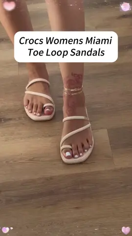 #crocs #sandals #crocssandals #crocsmiamislides#shoes #womensshoes#Summer #summersandals 