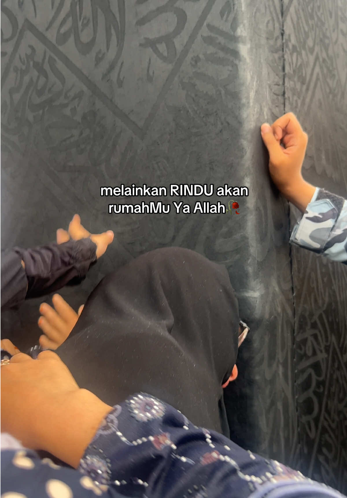 Mampukan hamba dan keluarga untuk bisa kembali ke Baitullah Ya Rabb.🥺🥀 #baitullah #umrah #saudiarabia🇸🇦 #makkah #saudi #makkahmadinah🕋 