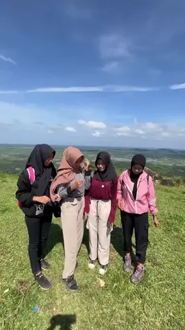 suatu hari yg cerah di bukit govardan #bukitsapuangin 