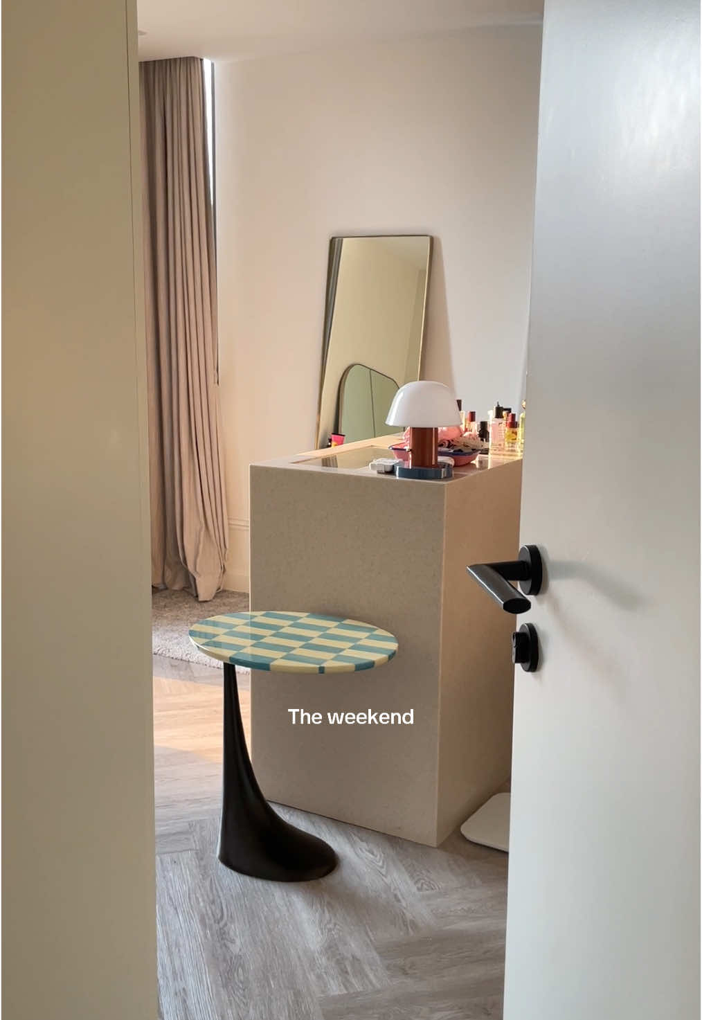 Weekend at home 😊💌 #RoomTour #homedecor #livingmybestlife #aesthetic #weekend #vibes #interiordesign 