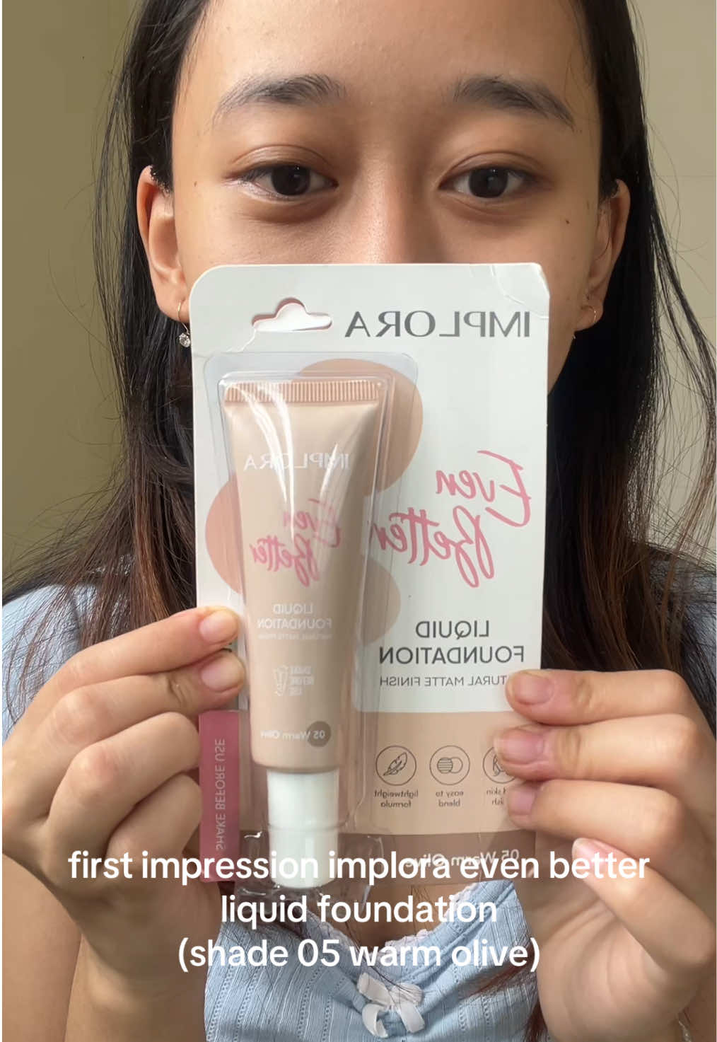 NEWS FLASH 📰‼️ finally an olive foundation from local brand???👀  first impression @Implora Cosmetics even better liquid foundation shade 05 warm olive! 🫒  foundation ini bisa banget jadi alternatif temen-temen yang punya kulit sama kayak aku karena dia lumayan match! walau kurang hijau (lagi) tapi bisa banget di mix sama corrector ijo kok! dia juga slightly lebih gelap dari semua olive yang aku punya di video ini, dan oksidasinya lumayan (bisa dilihat di video aku sebelum ini) tapi aku mau ngetest foundation ini lebih dalam lagi! ditunggu review wear testnya ya 😉⭐️👍🏼