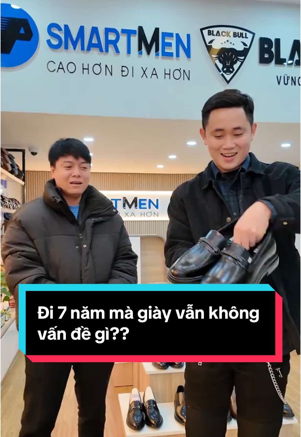 7 năm rồi anh khách ấy vẫn chọn đi một đôi giày! #smartmen #gd333d 