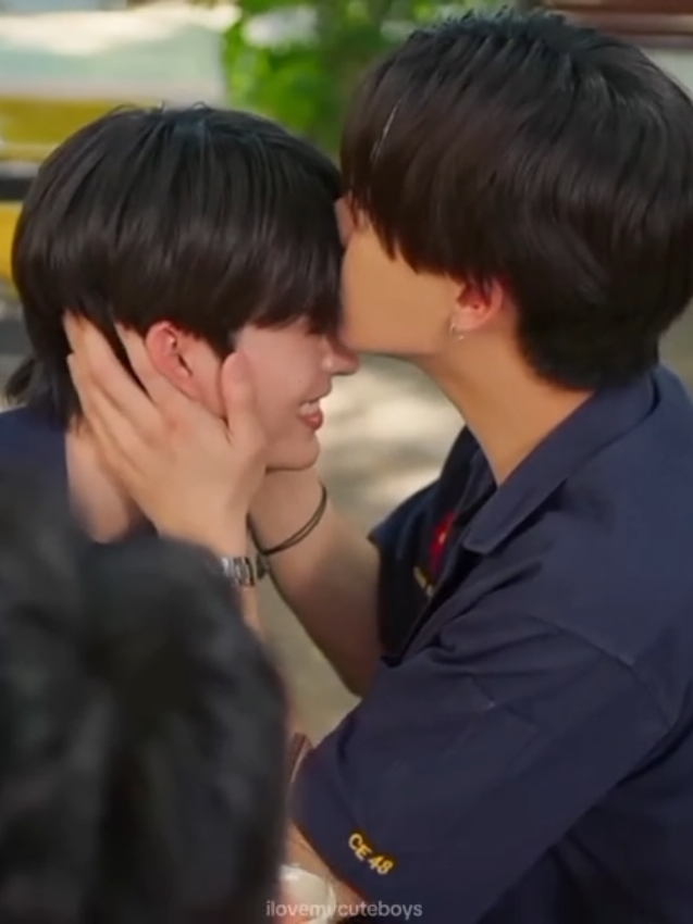 THE CUTEST BOYFRIENDS EVER 🫶🏻 #yothagun #perfect10liners #perthsanta #santapp #perthppe #fyp #perthtanapon #santapongsapak 