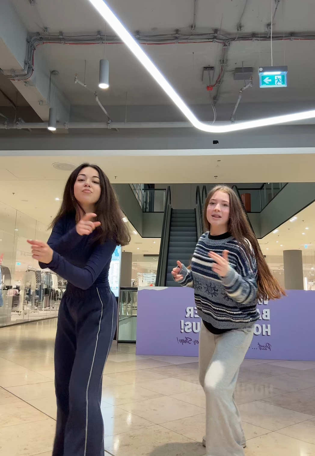 get it lit.. #berlin #foryou #fyp #fürdich #dance #viral #lunatix #zahide #blowthisup #trending #foryoupage #berlincity @𝐙𝐀𝐇𝐈𝐃𝐄 