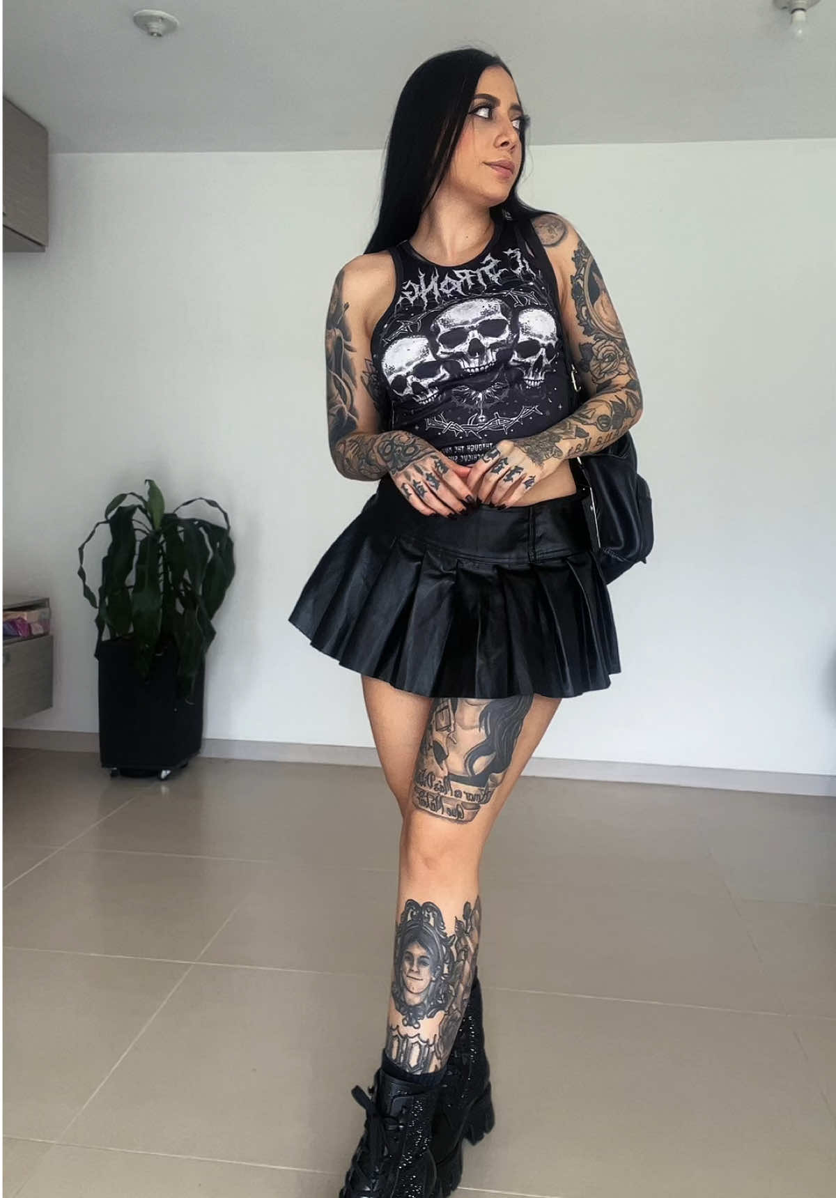 Ideita de outfit para los conciertos 🖤 #tattoo #tattoogirl🖤 #rockeningles #rockgirl #outfit #outfitideas 