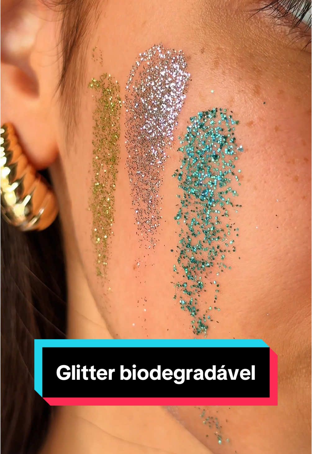 Com esse glitter biodegradável, você curte o carnaval sem se preocupar em passar dias tentando remover o brilho. Seu corpo e o meio ambiente agradecem!  #TemNoMagalu 💙 Código: bdf8f7dgbh #glitter #brilho #carnaval #lookcarnaval #GlowUp #LuDoMagalu #Magalu