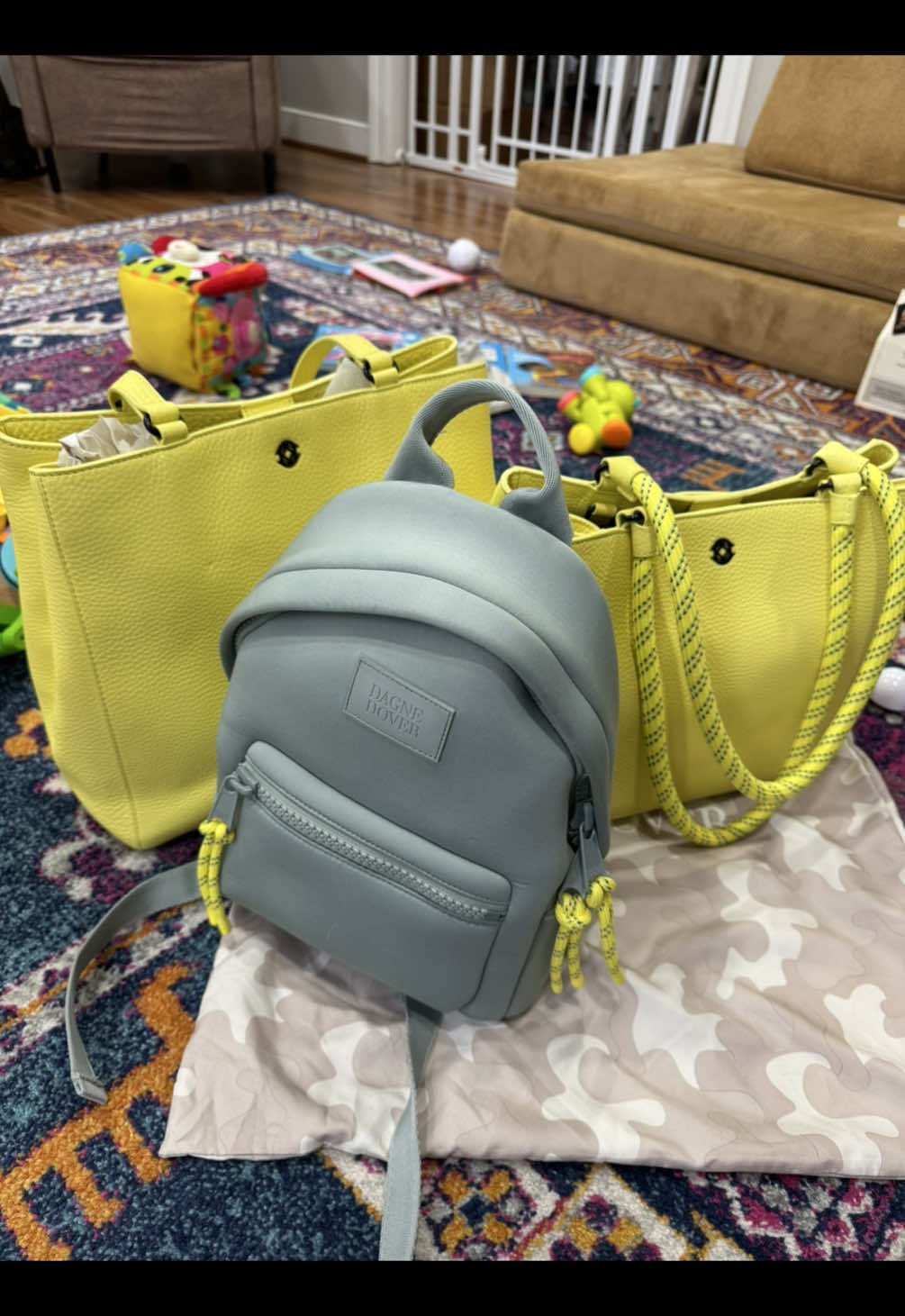 Let’s take it back to #ss19 Hoping for more summer brights with #ss25! 💛🙏😎☀️ #dagnedover #hellodagne #dagnedover365 #dagnedoverbag #neoprene #baglady #sunbreak #seamist #allyn #allynpurse #dakotabackpack @Dagne Dover 