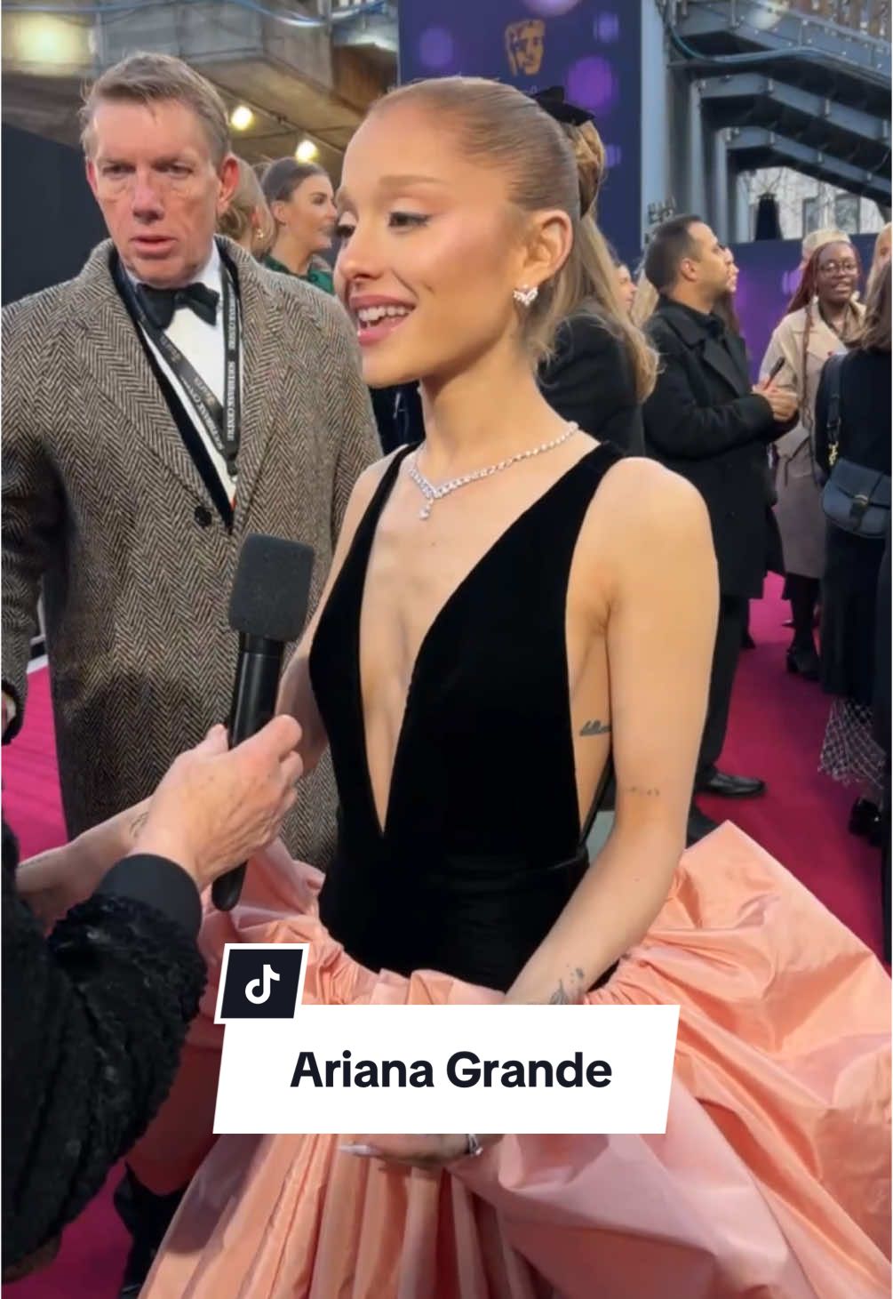 @arianagrande at the #bafta awards 2025 in #London. #voguegermany #arianagrande #arianagrandeedits #ariana #baftas #bafta2025 #baftas2025 #arianagrandeedit 