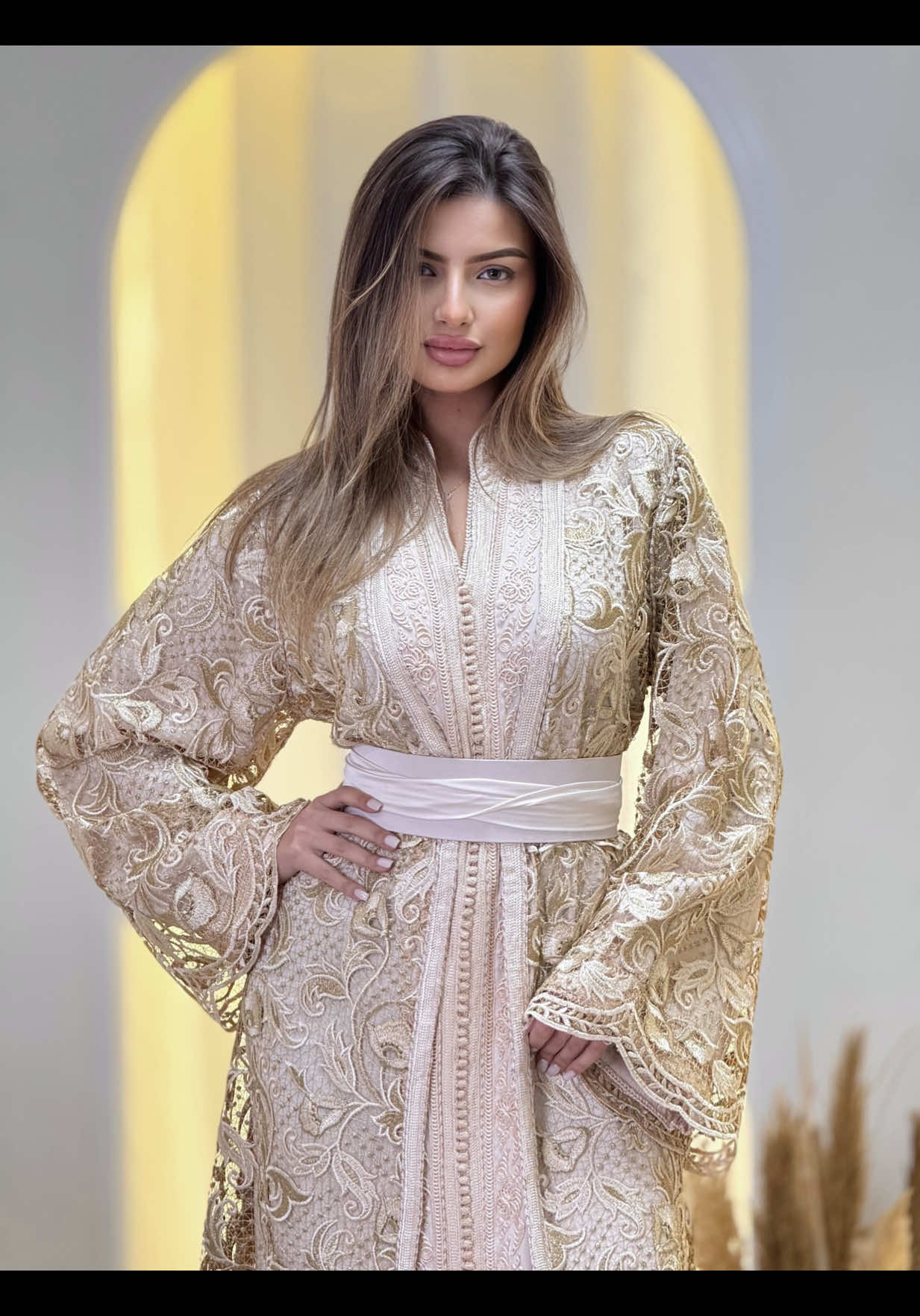 ELEGANCE AMIRA LEBSA💫 Crafted from high-quality crepe fabric, features intricate 4 fil embroidery, highlighting traditional craftsmanship. With elegant flared sleeves and a matching satin-finish belt, it blends luxury and heritage effortlessly. Proudly crafted and designed by CAFTANNI🪡 Shop online CAFTANNI.COM 🔗 #caftan #lebsa #kaftan #moroccandress #caftanmarocain #قفطان #caftandress 