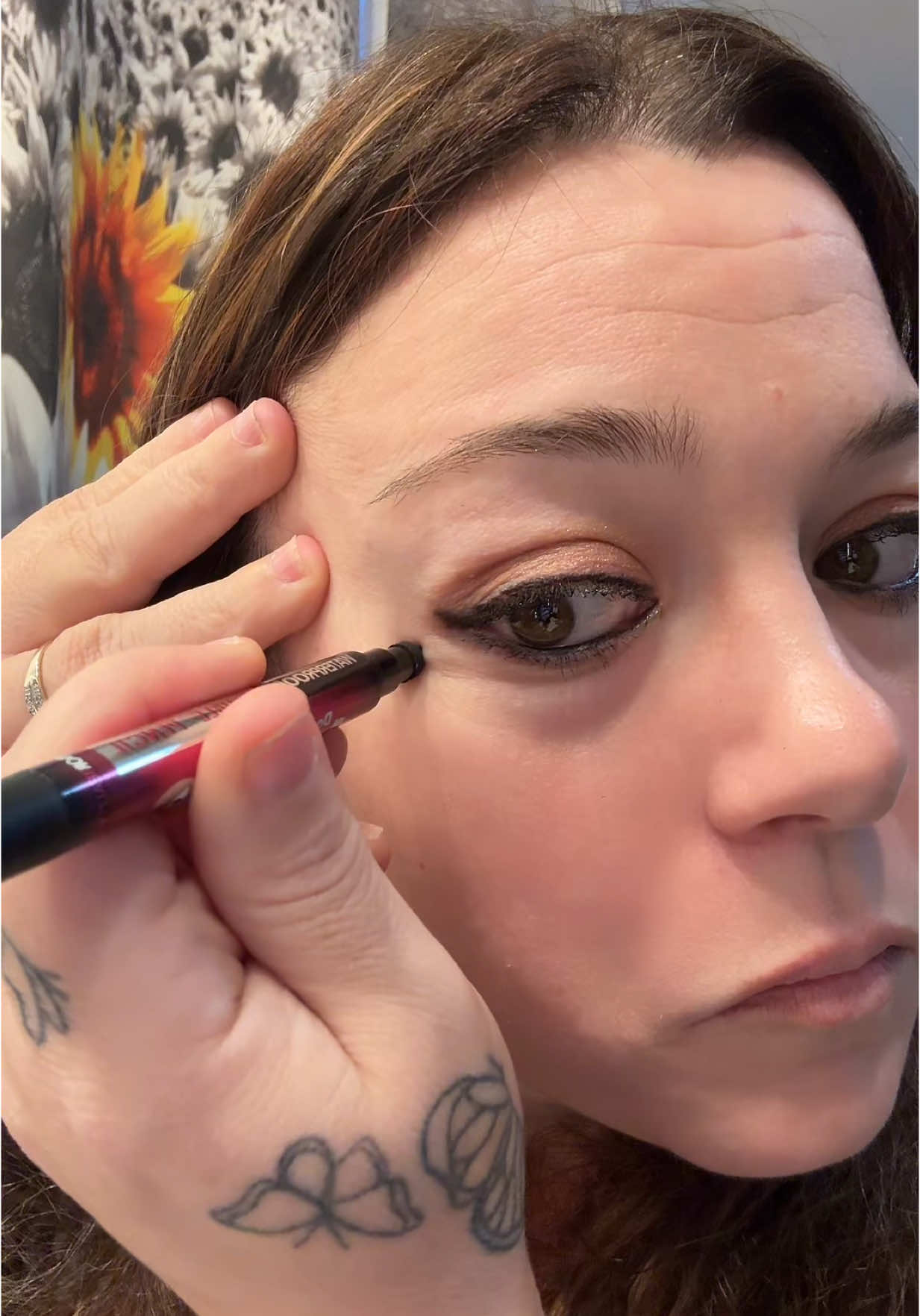 Easy and cute #doubleeyeliner #flowershapmakeup #makeup #tiktokshop #chiquita_cristina38 #foryou #parati #fypシ゚viral #doubleliquideyeliner 
