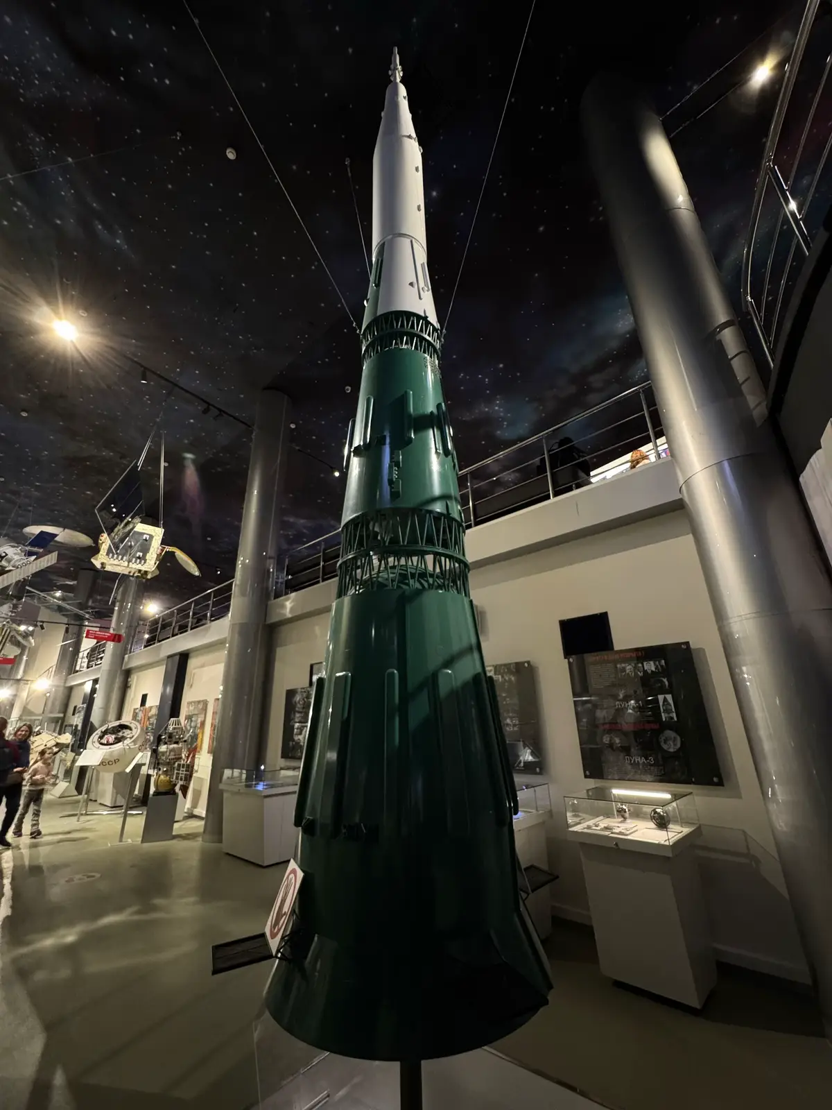 Museo Cosmonáutica de Moscú - Rusia 🇷🇺🚀🛰️ paseo junto a mi linda novia 🇷🇺#fyp #foryou #travel #noviarusa #rusia🇷🇺 #cosmos #rusayperuano #astronomia 