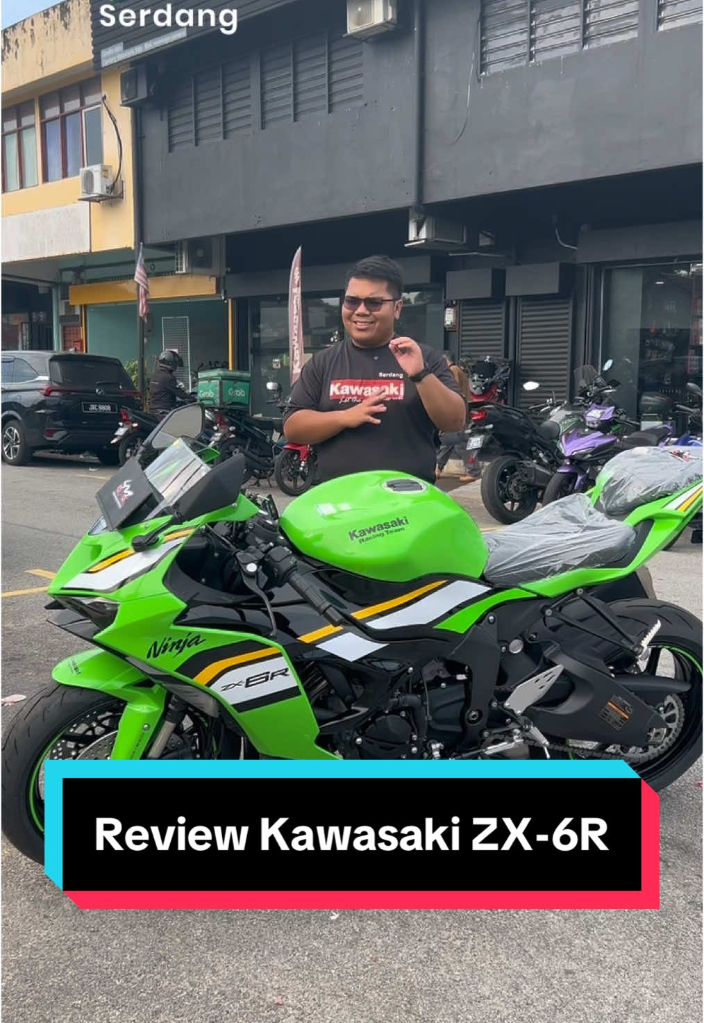 Review Kawasaki ZX-6R. Please come to Kawasaki Serdang to get your dream bike. Please PM us for more info. Zephyr 016-715 2997 Jason 016-205 2997 #fyp #kawasaki #kawasakimalaysia #kawasakiserdang #modenas #zx6r #636 #review #supersport #bikelife 