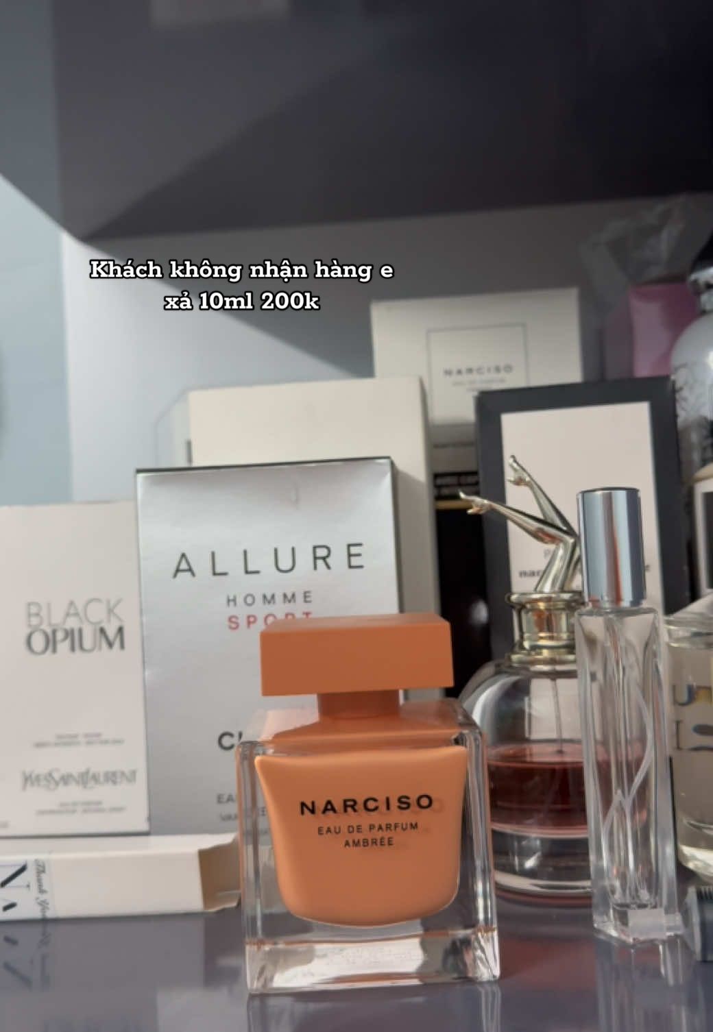 ✨ Narciso Eau de Parfum Ambrée – Chạm đến vẻ đẹp cuốn hút ✨ Một hương thơm gợi cảm, ấm áp và đầy quyến rũ, Narciso Eau de Parfum Ambrée là biểu tượng của người phụ nữ tự tin và tinh tế. 🌞 Hương đầu: Hoa sứ và ngọc lan tây dịu dàng, nữ tính 💛 Hương giữa: Xạ hương đặc trưng, quyến rũ khó cưỡng 🔥 Hương cuối: Hổ phách và gỗ tuyết tùng ấm áp, sang trọng  #nuochoachinhhang #nuochoachietchinhhang #nuochoathomlau #ngocanhperfume 